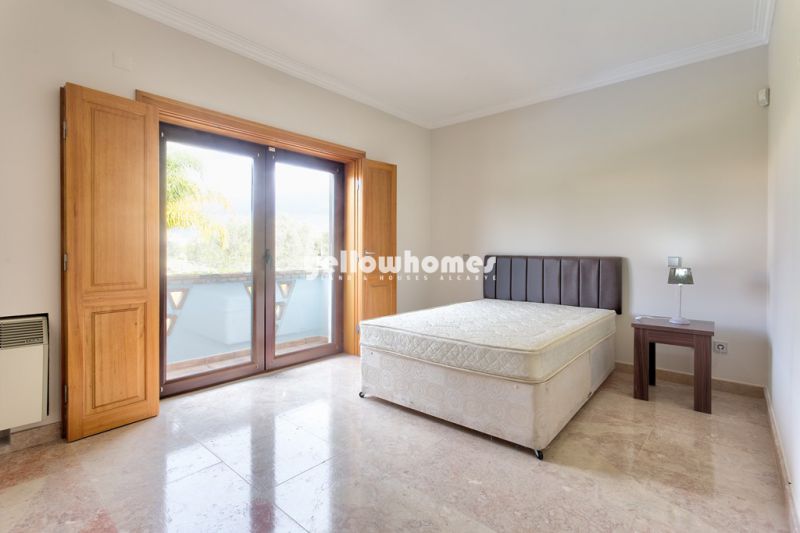 Moradia tradicional e deslumbrante V5 com piscina em Vilamoura